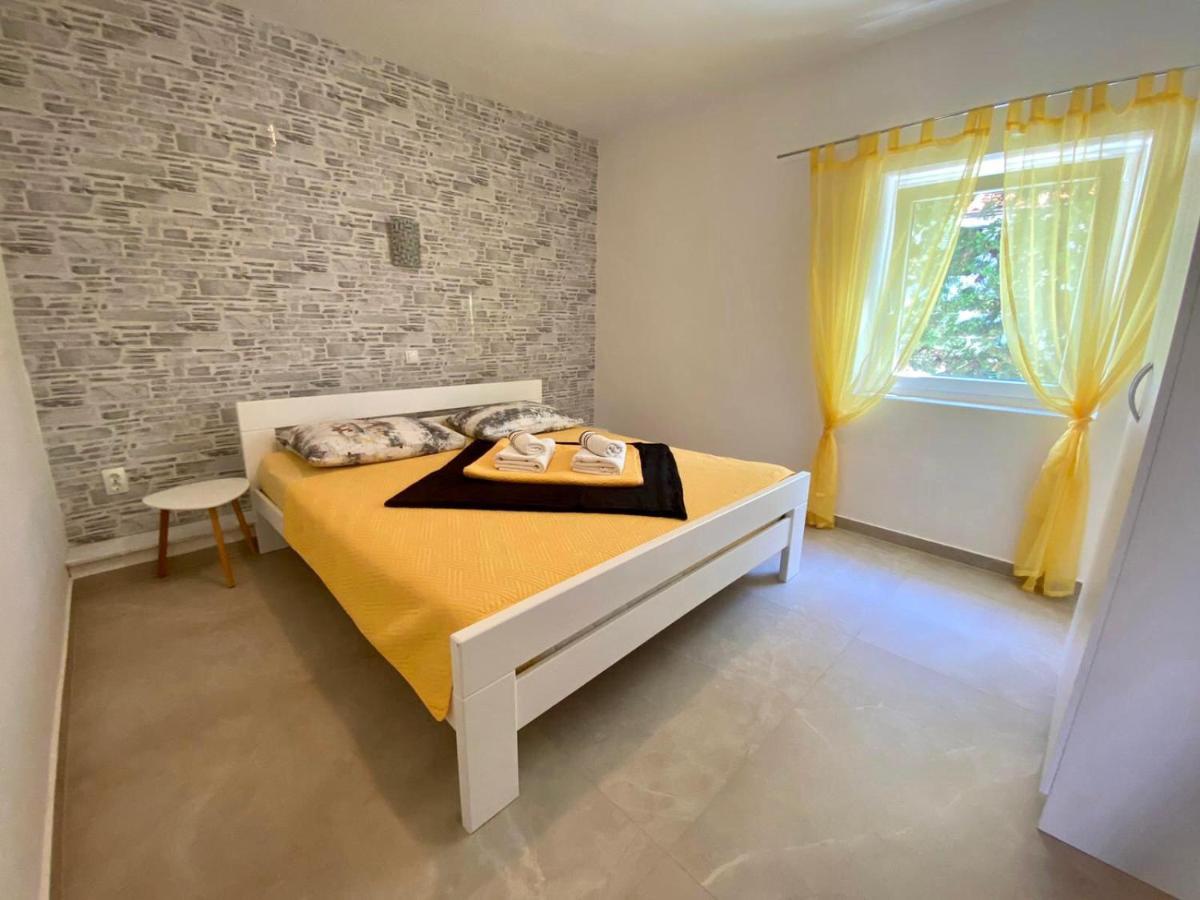 Apartments King - City Center Novalja Bagian luar foto