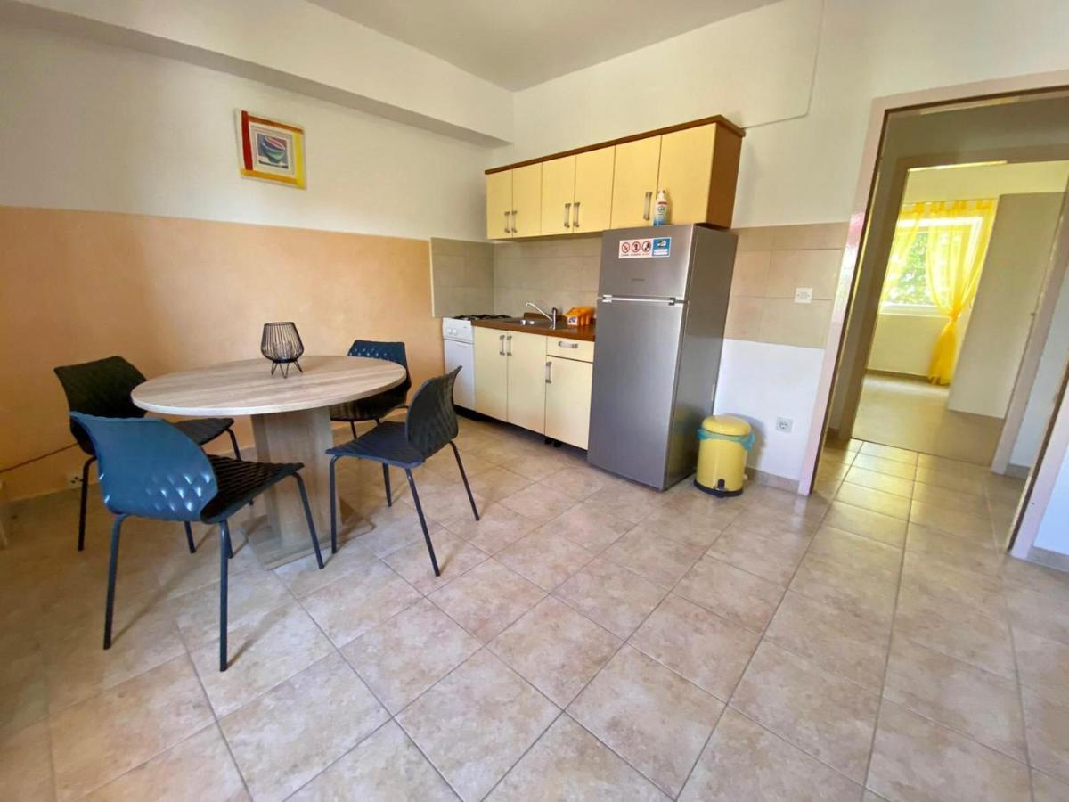 Apartments King - City Center Novalja Bagian luar foto