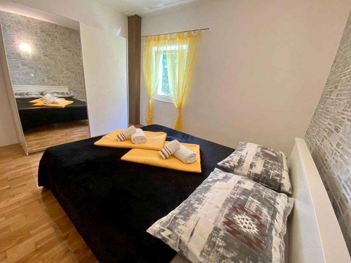 Apartments King - City Center Novalja Bagian luar foto