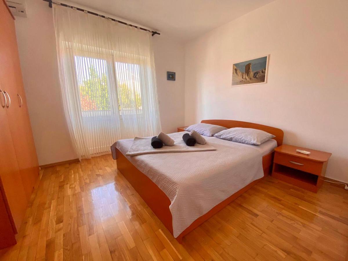 Apartments King - City Center Novalja Bagian luar foto