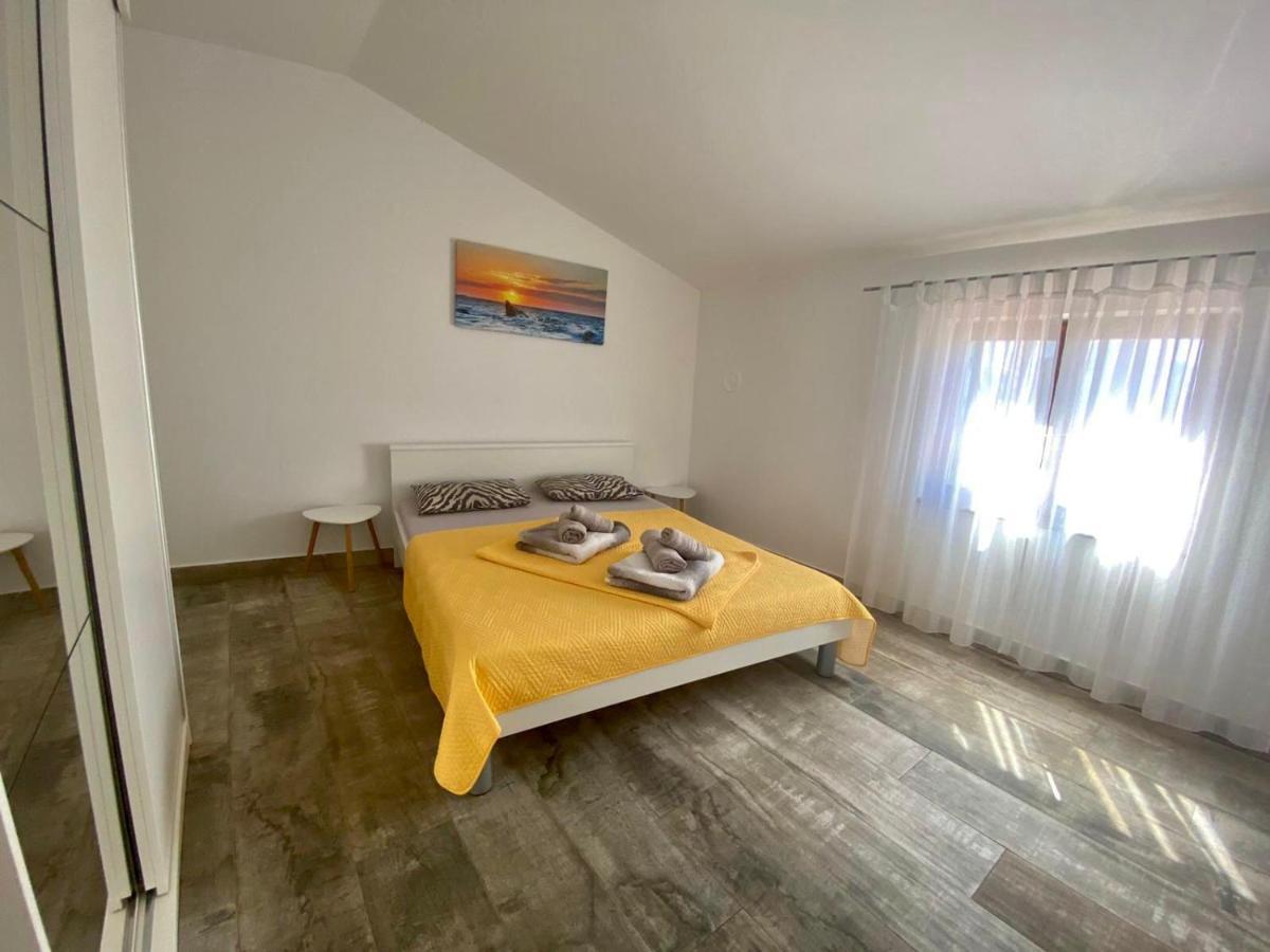 Apartments King - City Center Novalja Bagian luar foto