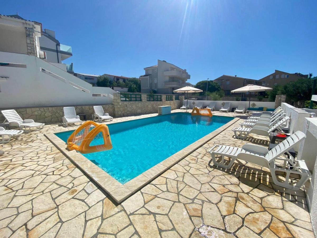 Apartments King - City Center Novalja Bagian luar foto