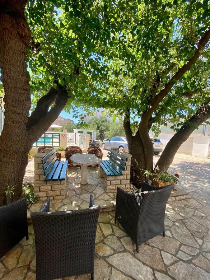 Apartments King - City Center Novalja Bagian luar foto
