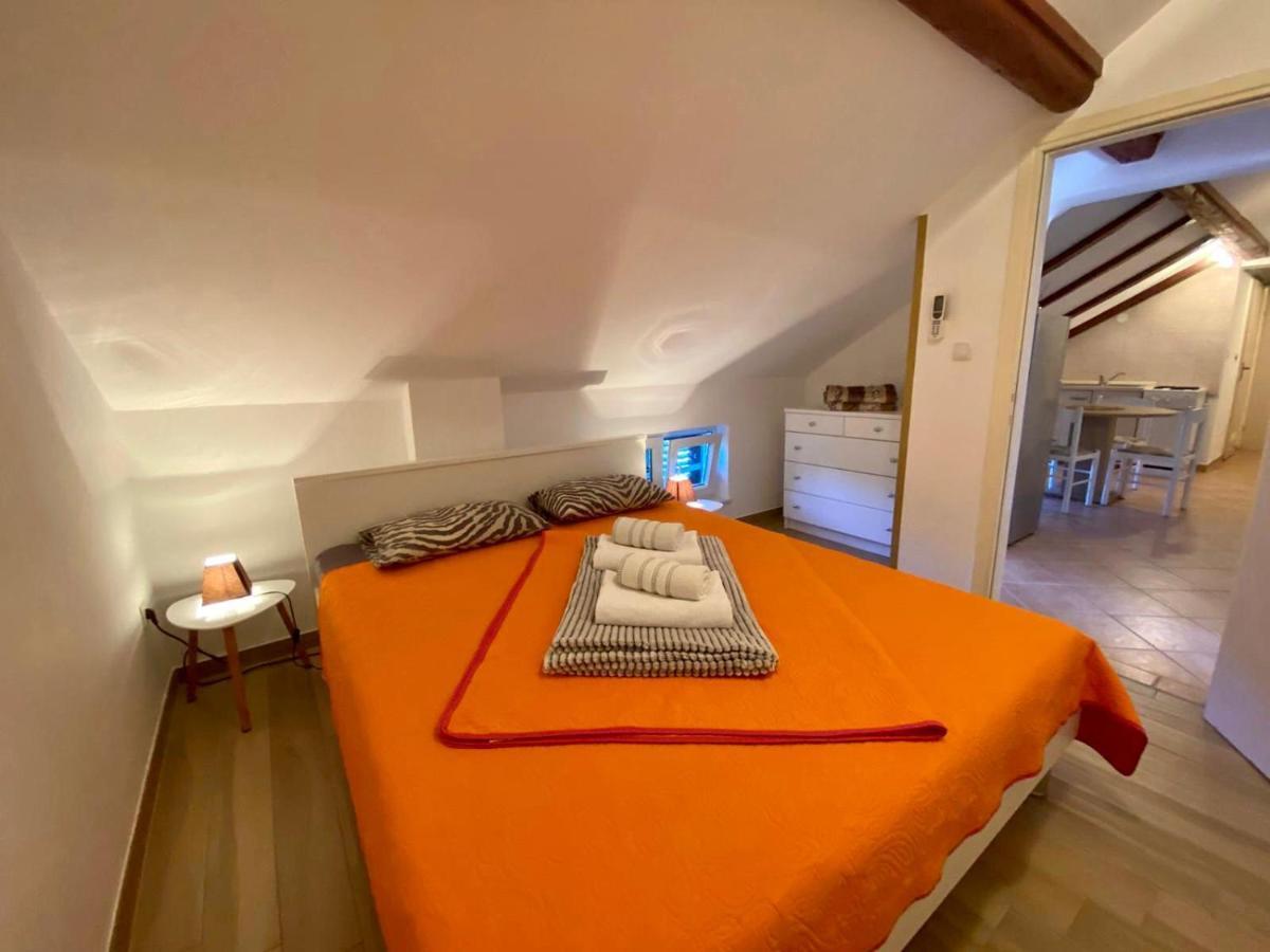 Apartments King - City Center Novalja Bagian luar foto