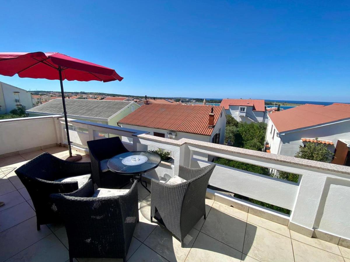Apartments King - City Center Novalja Bagian luar foto