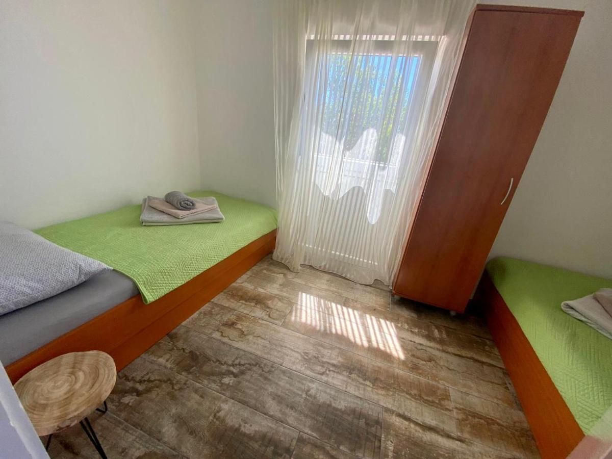 Apartments King - City Center Novalja Bagian luar foto