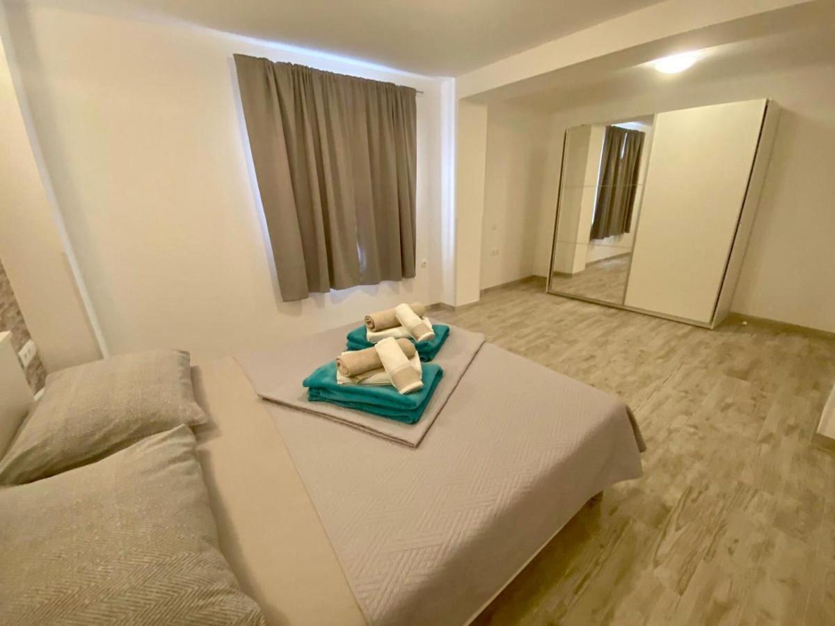 Apartments King - City Center Novalja Bagian luar foto