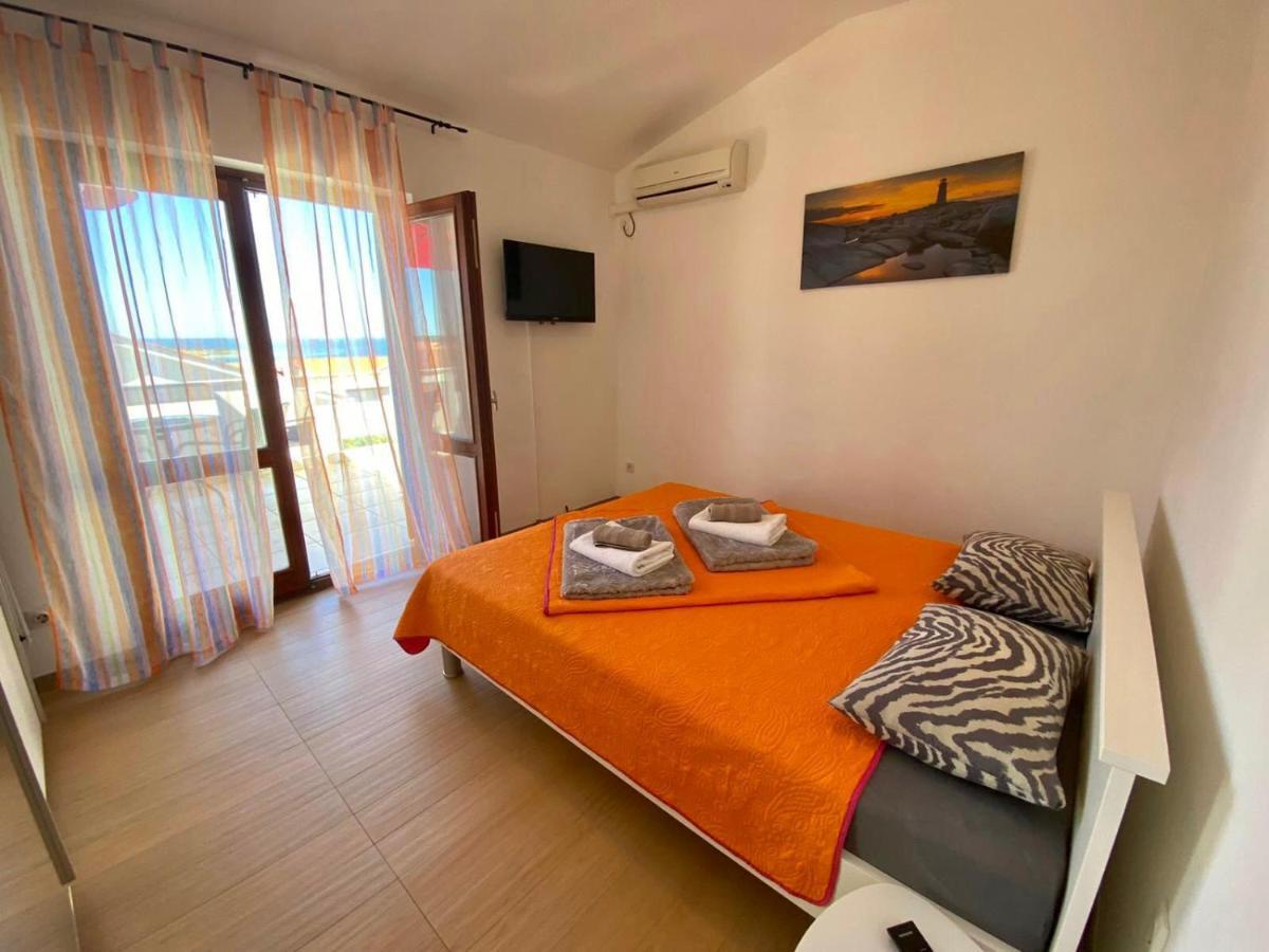 Apartments King - City Center Novalja Bagian luar foto