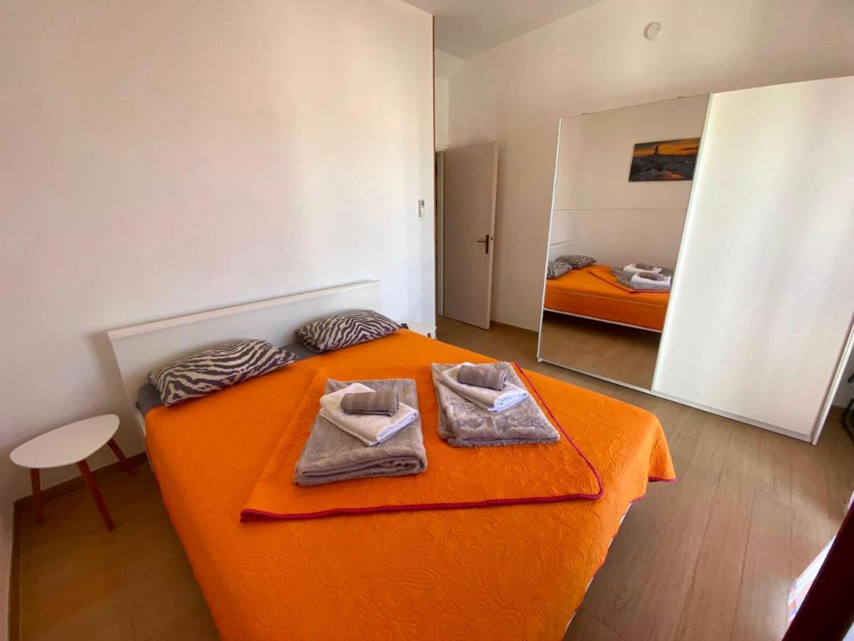 Apartments King - City Center Novalja Bagian luar foto