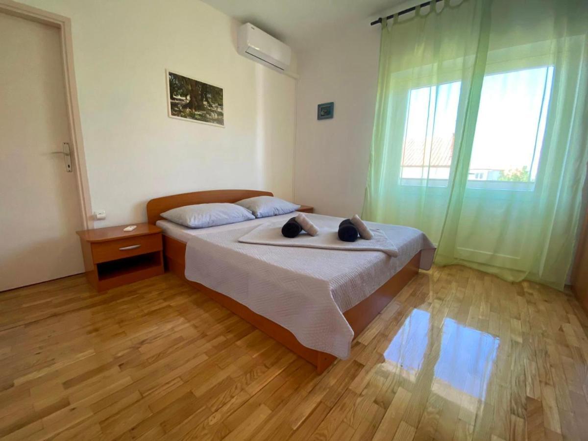 Apartments King - City Center Novalja Bagian luar foto