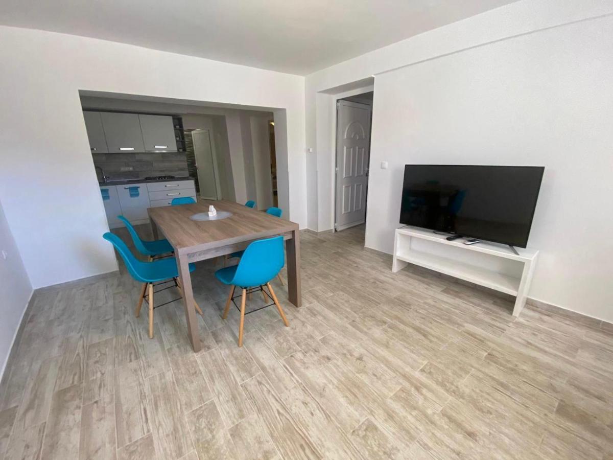 Apartments King - City Center Novalja Bagian luar foto