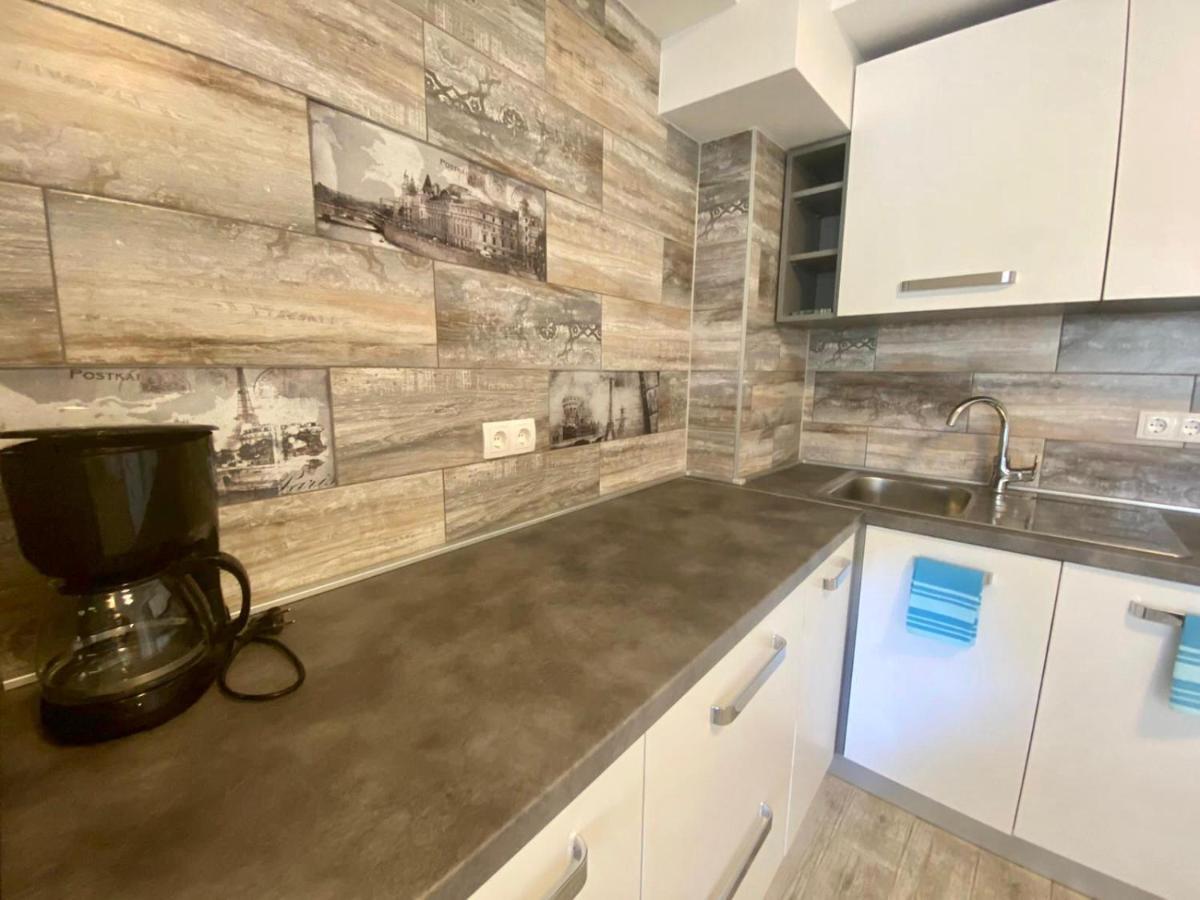Apartments King - City Center Novalja Bagian luar foto