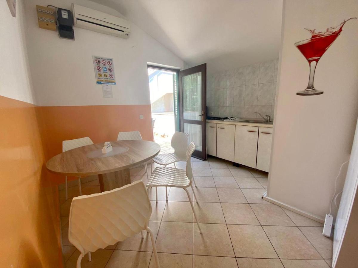 Apartments King - City Center Novalja Bagian luar foto