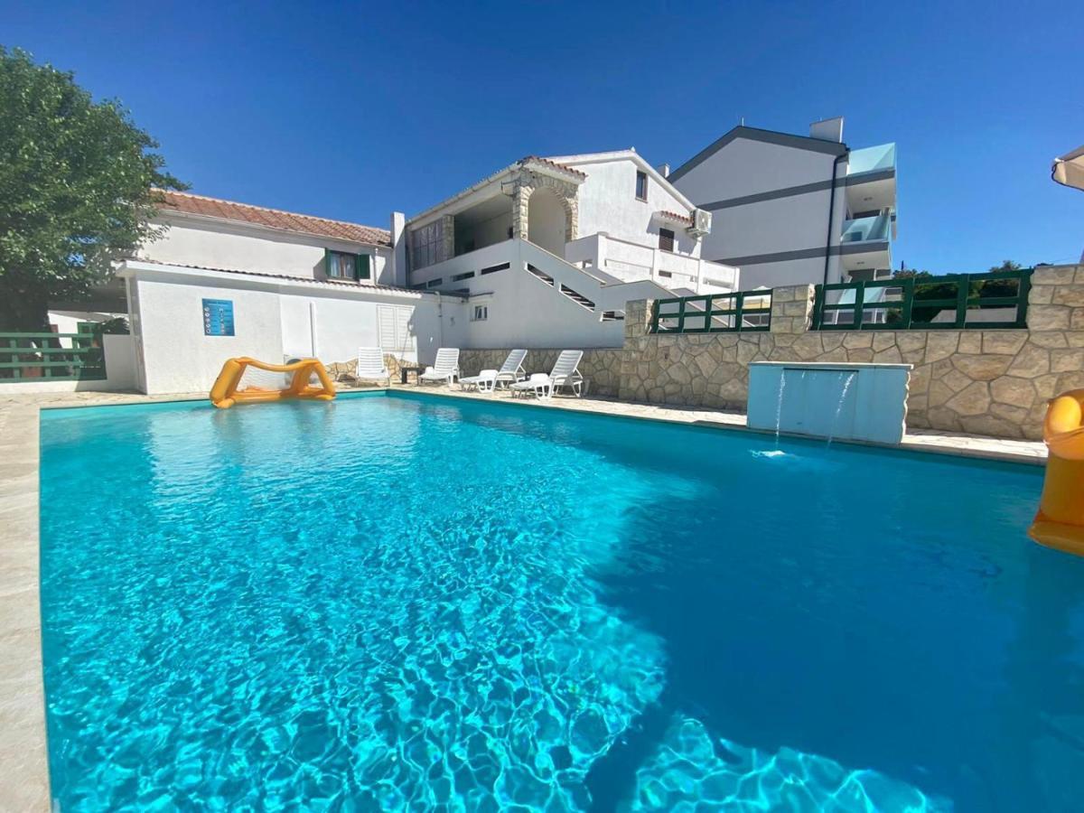 Apartments King - City Center Novalja Bagian luar foto