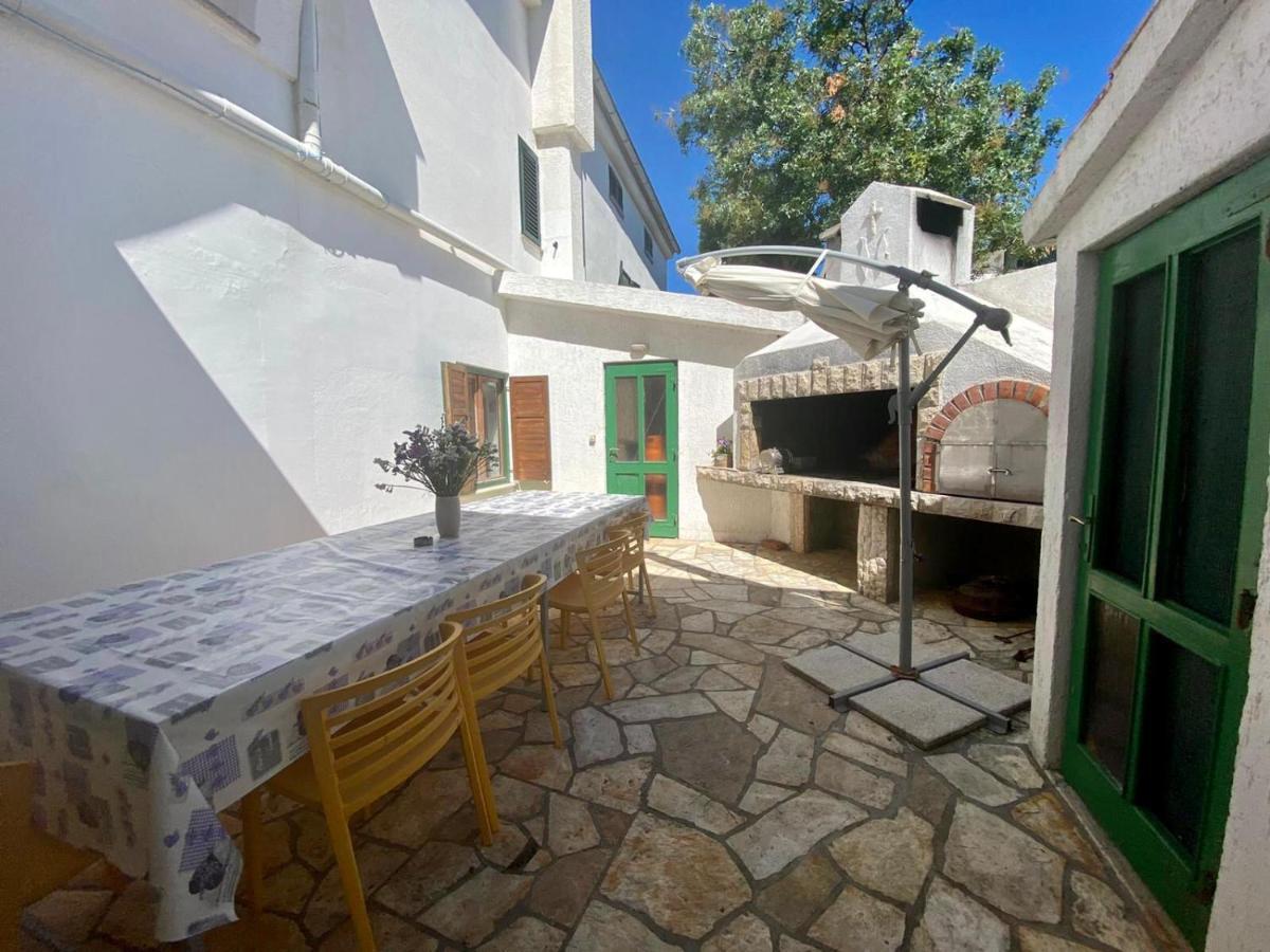 Apartments King - City Center Novalja Bagian luar foto