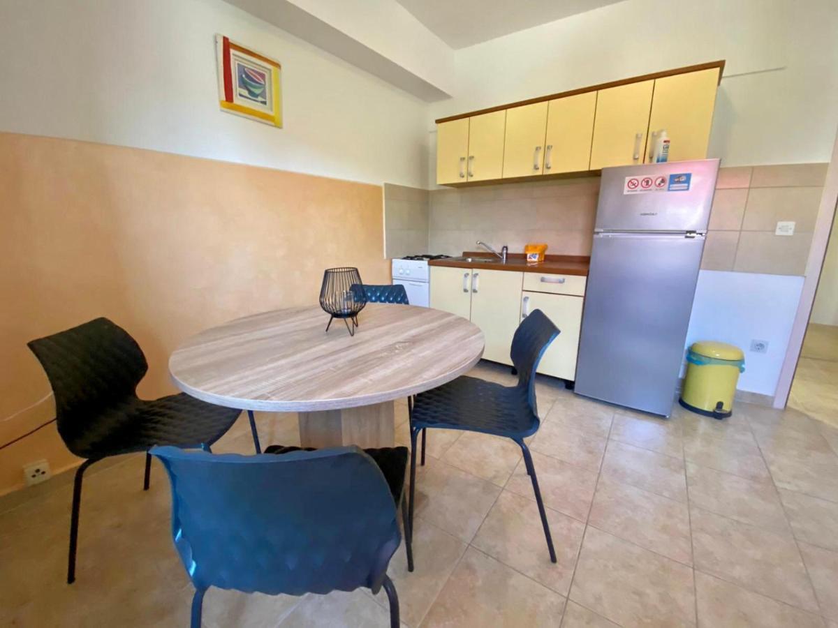 Apartments King - City Center Novalja Bagian luar foto