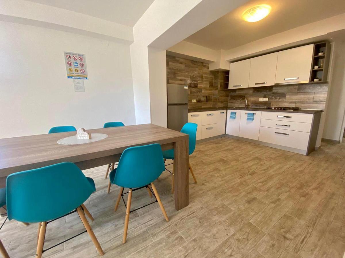 Apartments King - City Center Novalja Bagian luar foto