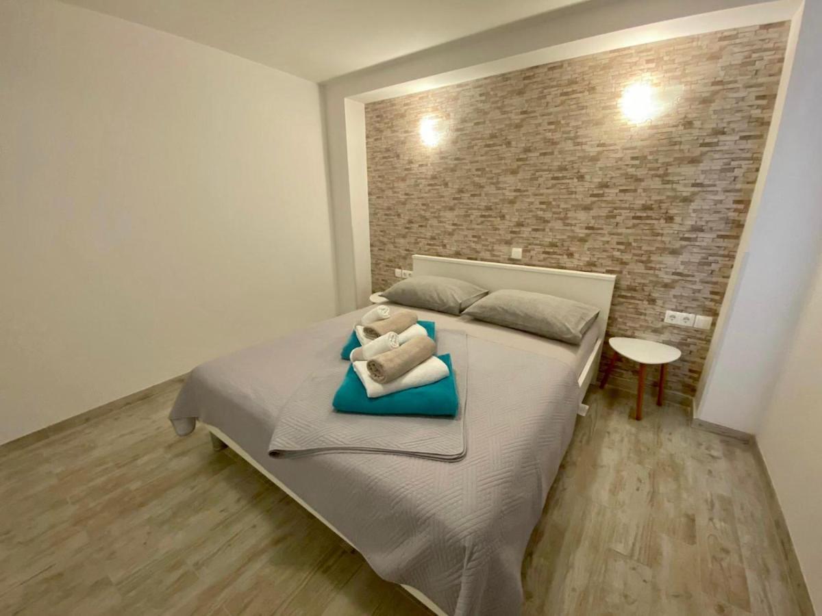 Apartments King - City Center Novalja Bagian luar foto