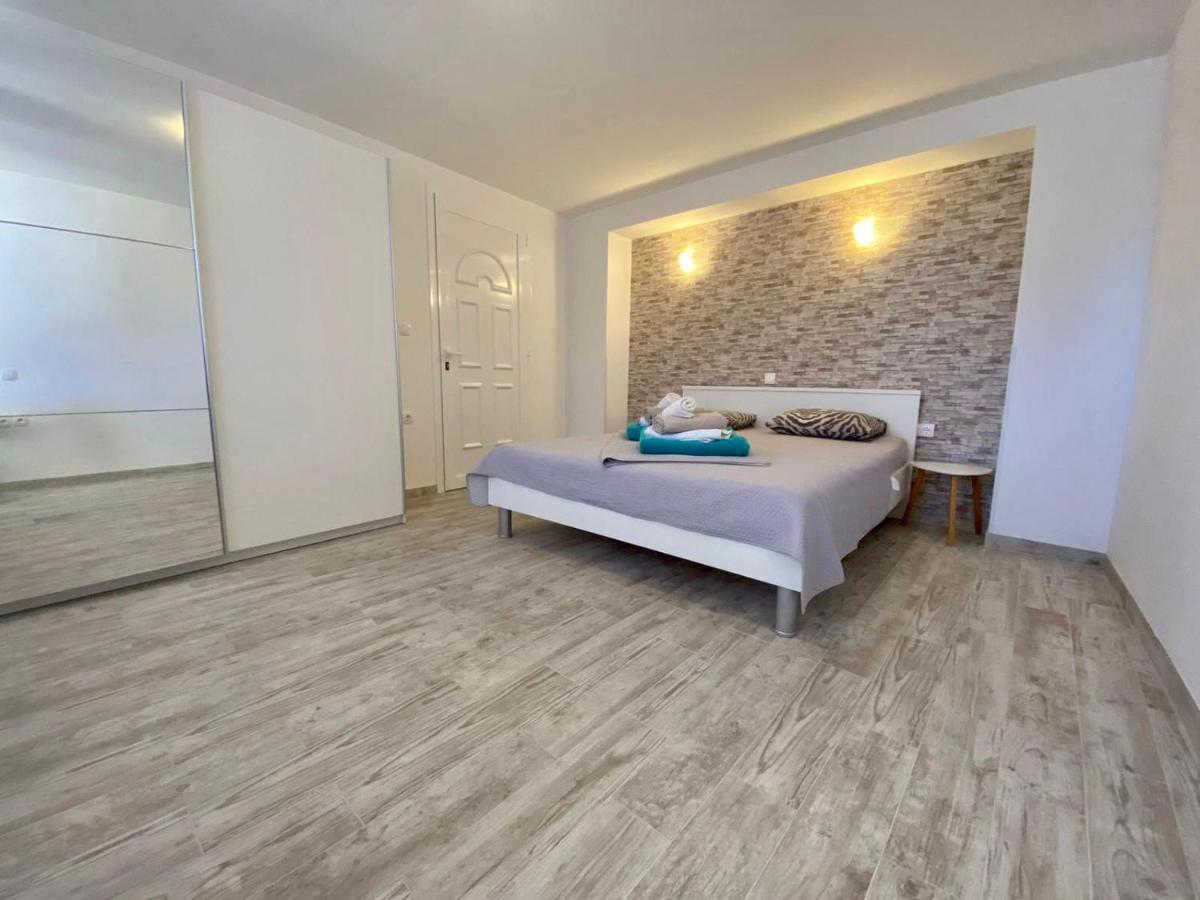 Apartments King - City Center Novalja Bagian luar foto
