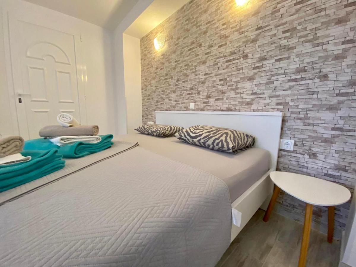 Apartments King - City Center Novalja Bagian luar foto