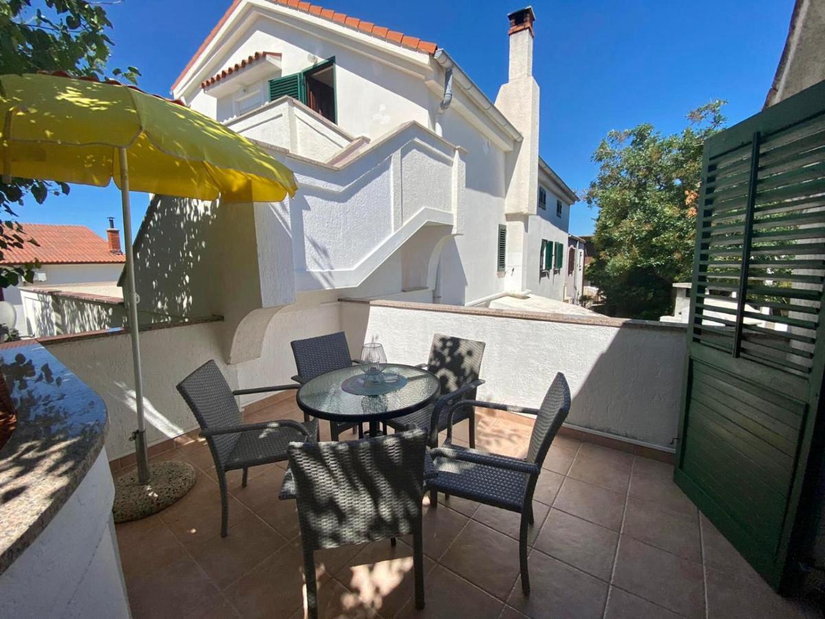 Apartments King - City Center Novalja Bagian luar foto
