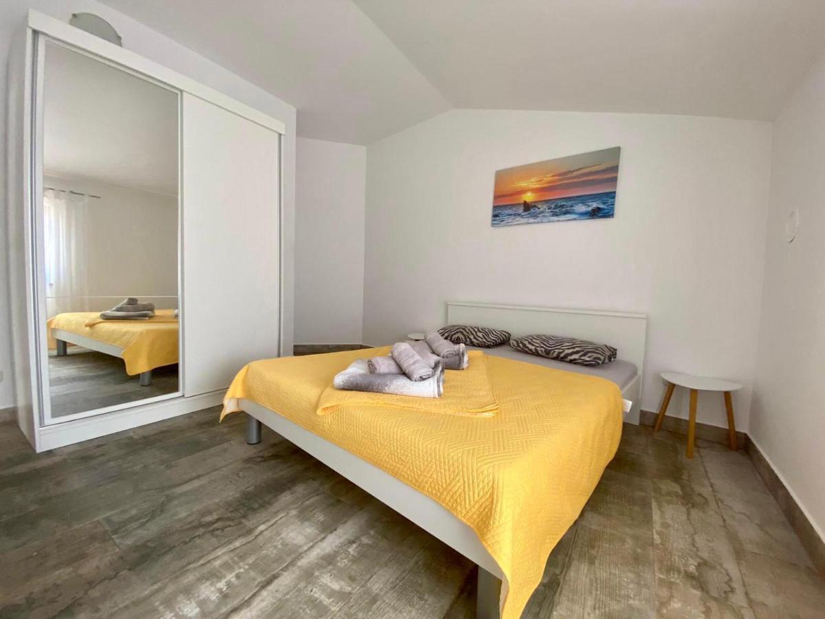 Apartments King - City Center Novalja Bagian luar foto