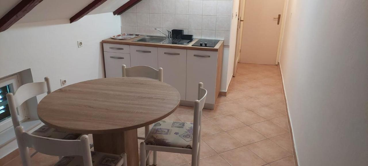 Apartments King - City Center Novalja Bagian luar foto