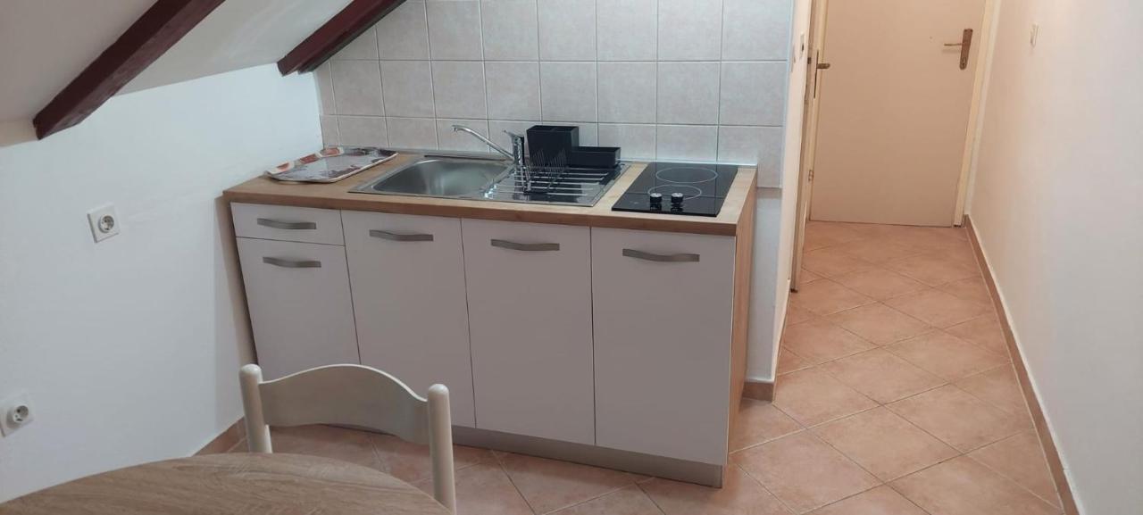 Apartments King - City Center Novalja Bagian luar foto
