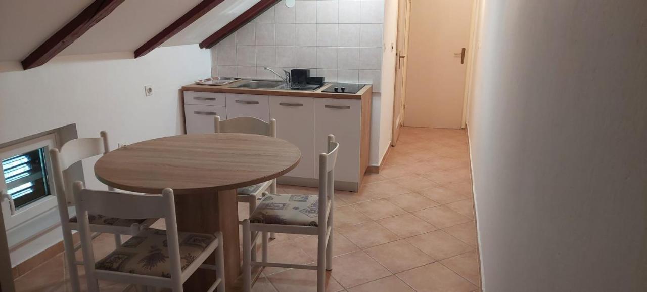 Apartments King - City Center Novalja Bagian luar foto