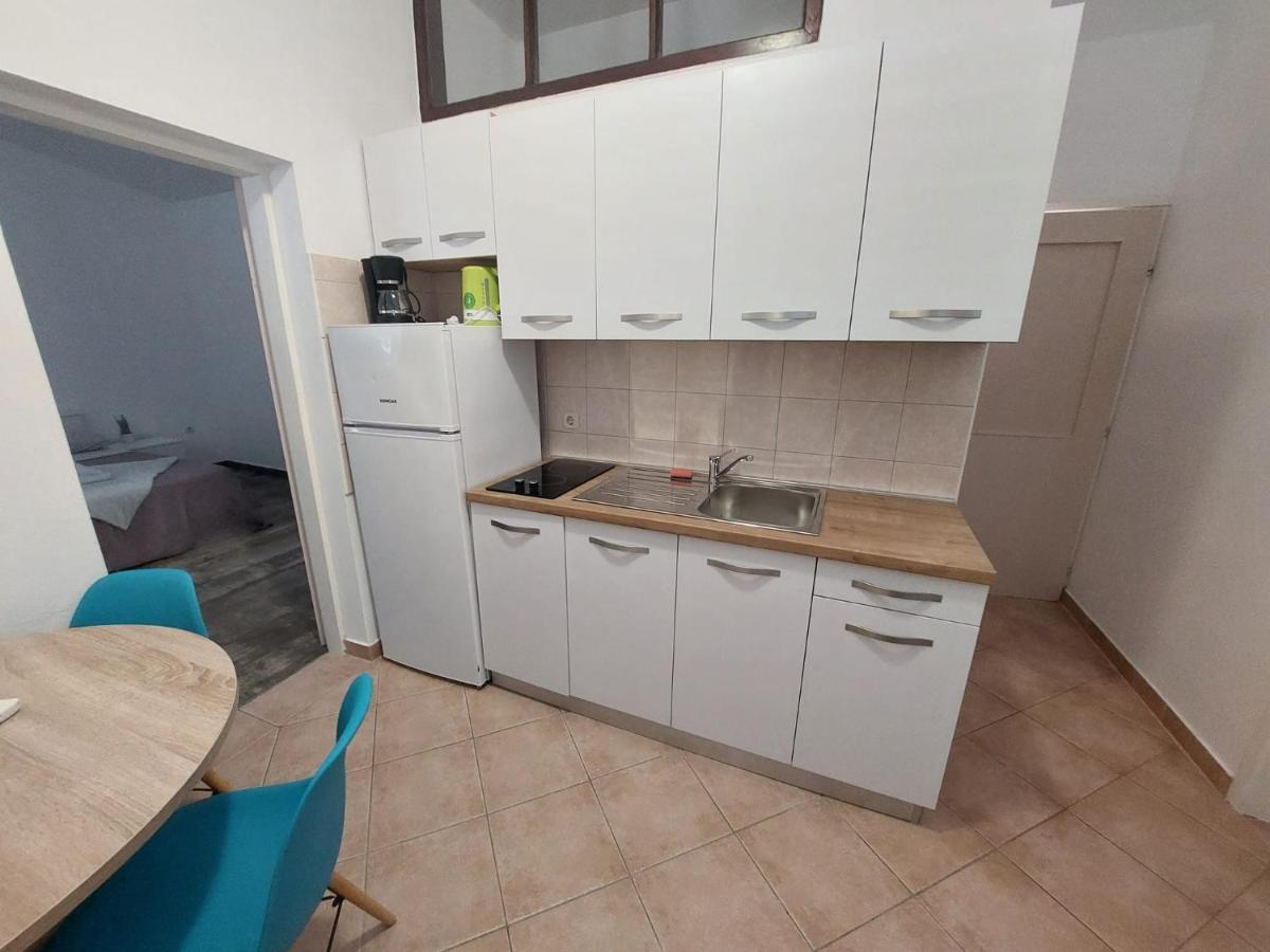 Apartments King - City Center Novalja Bagian luar foto